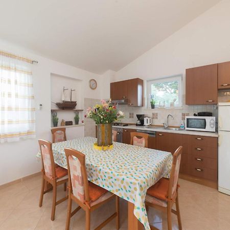 Apartmani Lenka Ugljan Eksteriør billede