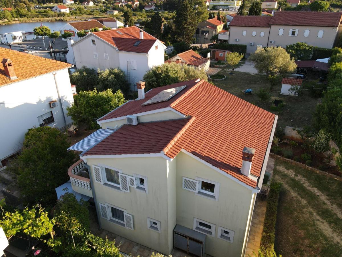 Apartmani Lenka Ugljan Eksteriør billede