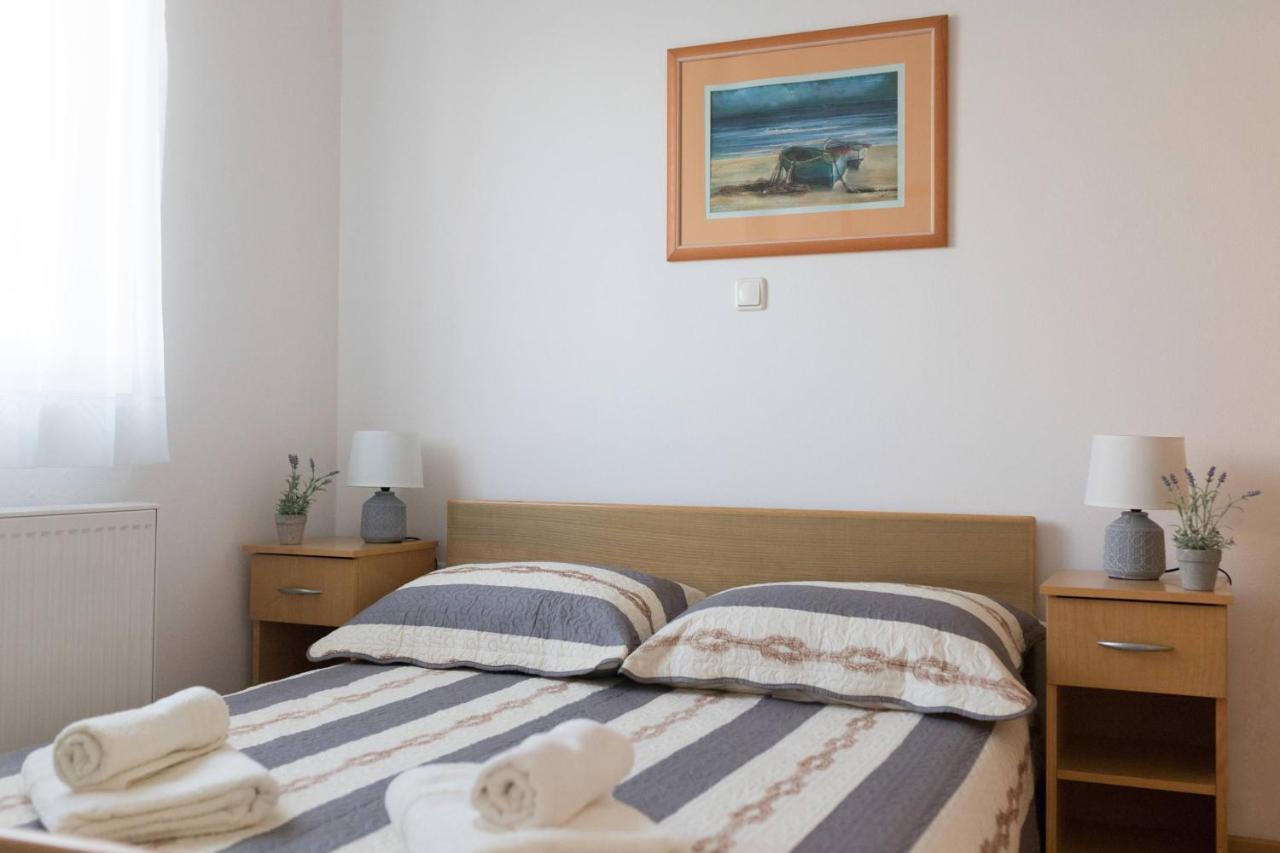 Apartmani Lenka Ugljan Eksteriør billede