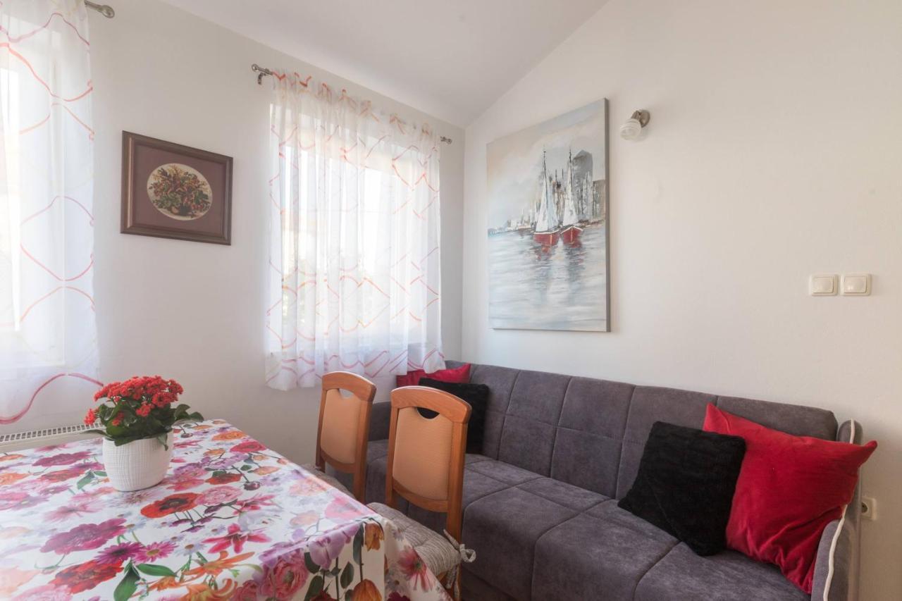 Apartmani Lenka Ugljan Eksteriør billede